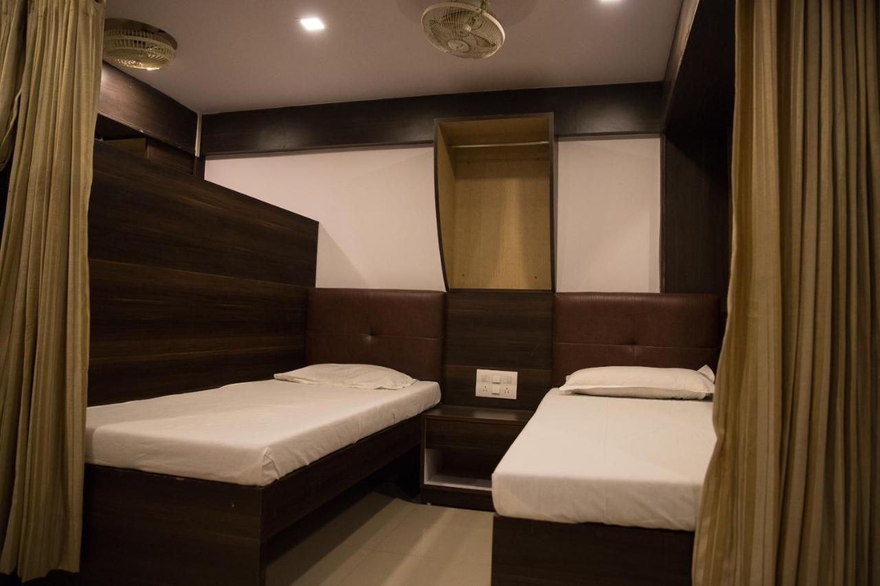 Hotel Alibaba Mumbai Exterior photo