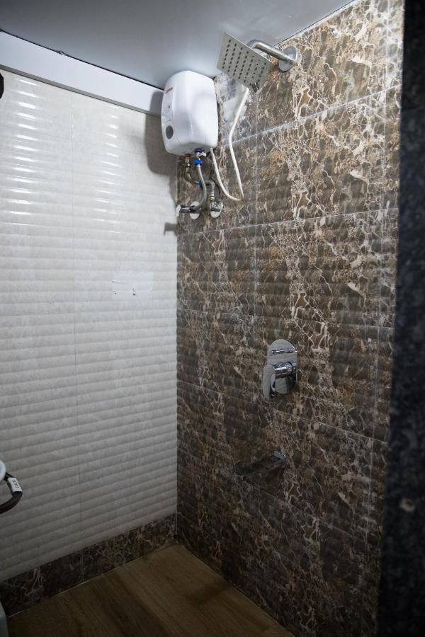 Hotel Alibaba Mumbai Exterior photo