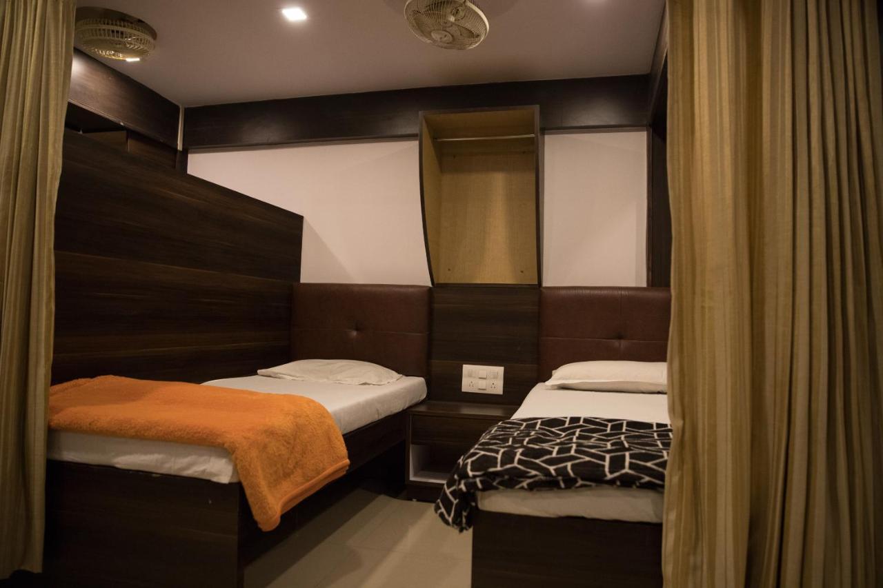 Hotel Alibaba Mumbai Exterior photo