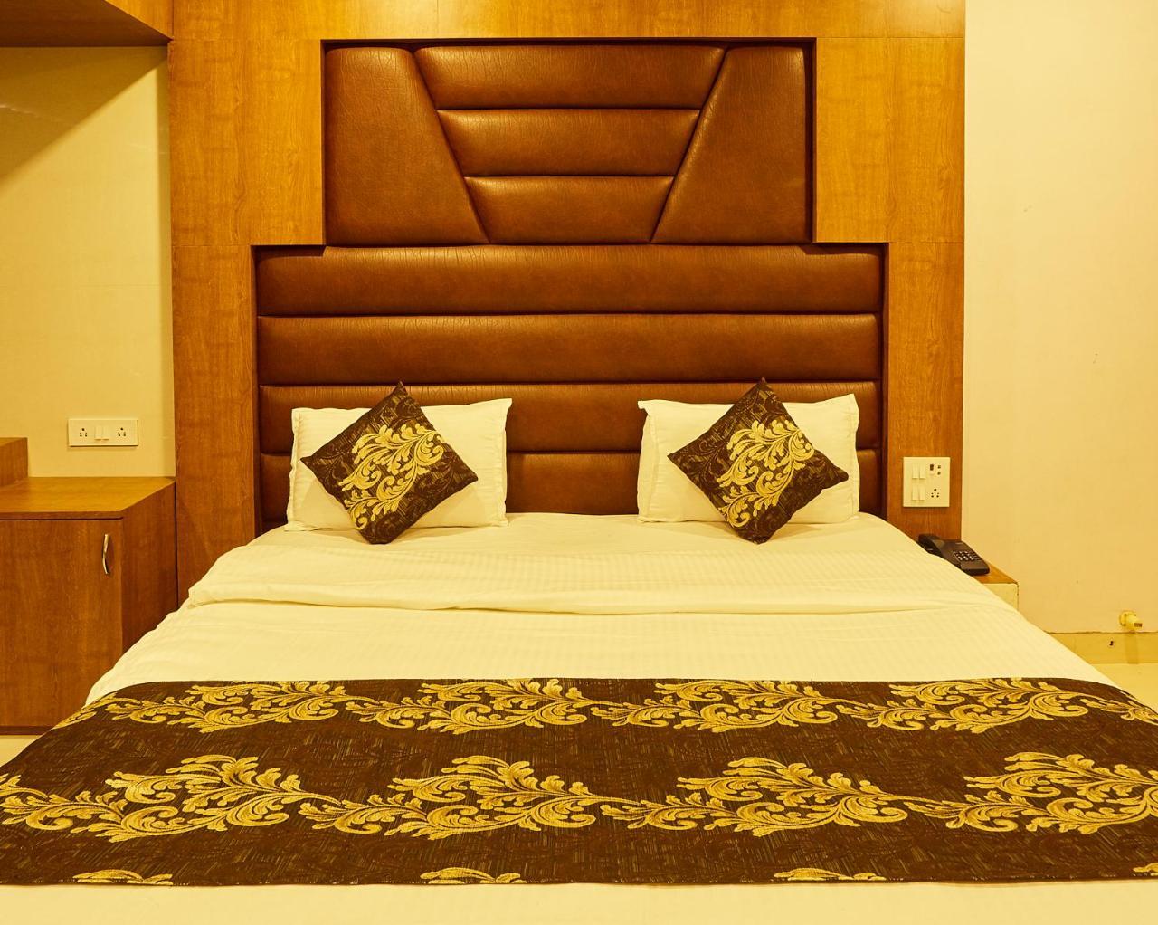 Hotel Alibaba Mumbai Exterior photo