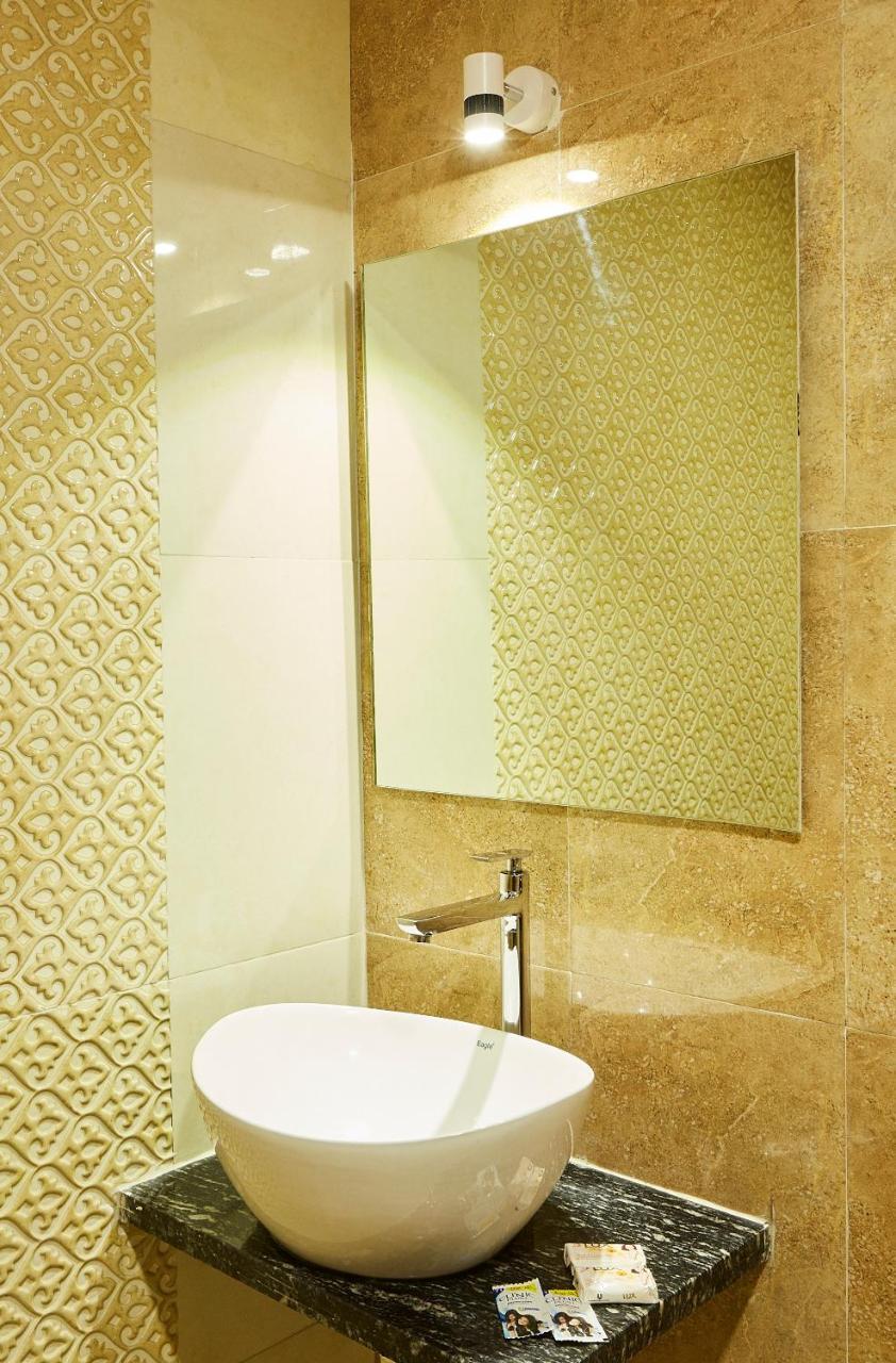 Hotel Alibaba Mumbai Exterior photo