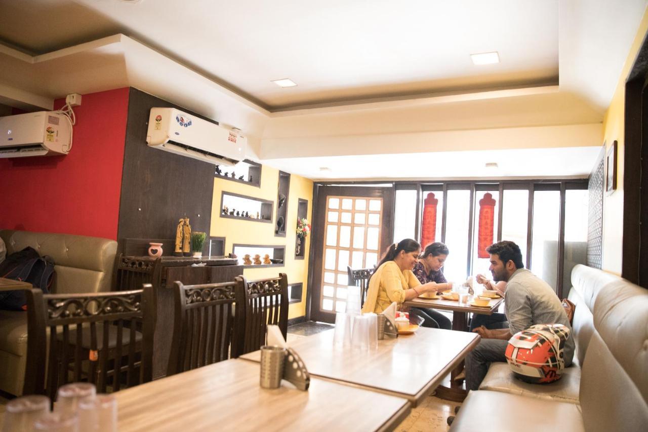 Hotel Alibaba Mumbai Exterior photo