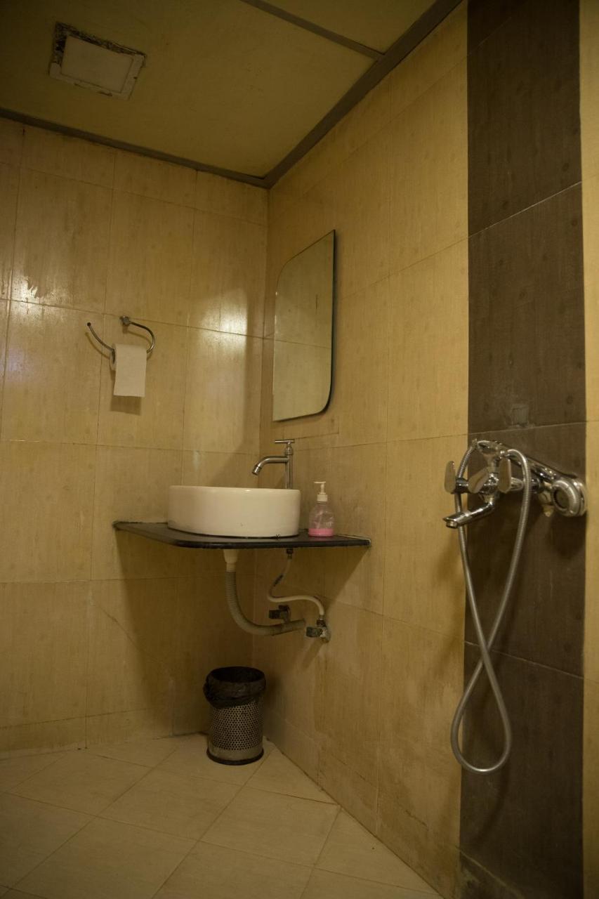 Hotel Alibaba Mumbai Exterior photo