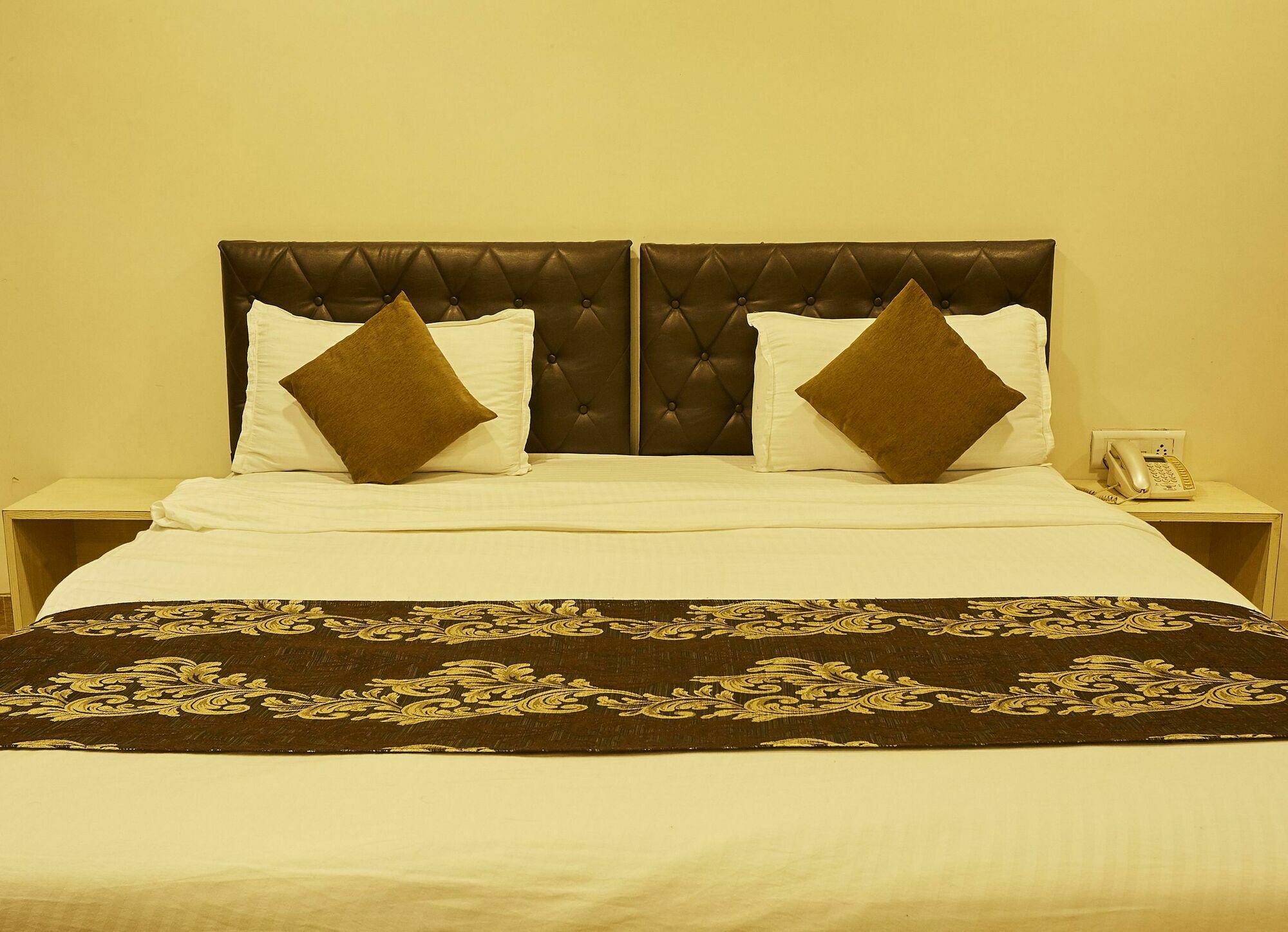 Hotel Alibaba Mumbai Exterior photo